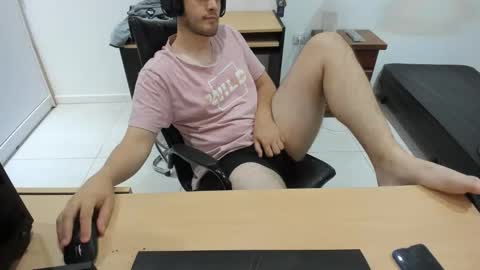 Snapshot of ezzeq chatting on 01/10/26, 02:35 Ezzeq online show from 01/10/26, 02:35