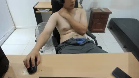 Snapshot of ezzeq chatting on 01/12/26, 05:18 Ezzeq online show from 01/12/26, 05:18