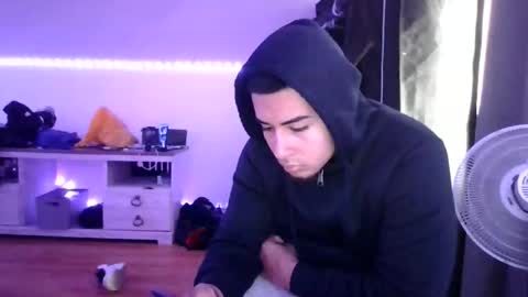 ezzteban935 online show from 04/11/26, 06:01