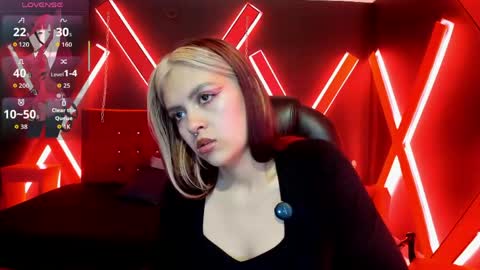 Snapshot of fabzy_fab chatting on 05/20/26, 12:11 fabzy online show from 05/20/26, 12:11
