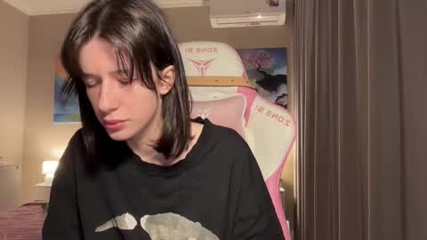 Snapshot of fairy_bloomix chatting on 09/22/25, 05:48 Bloom  online show from 09/22/25, 05:48