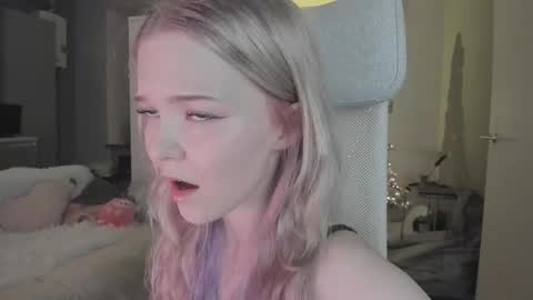 fairy_casey online show from 02/14/25, 08:05