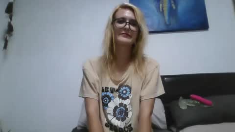 Snapshot of fairyalice69 chatting on 02/08/25, 07:27 fairyalice69 online show from 02/08/25, 07:27