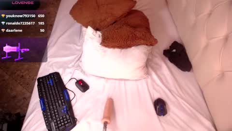 Snapshot of fairyflexxx chatting on 12/10/24, 04:38 Fairy online show from 12/10/24, 04:38