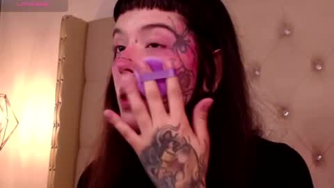 Snapshot of fairyflexxx chatting on 12/22/24, 08:27 Fairy online show from 12/22/24, 08:27