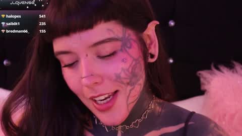 Snapshot of fairyflexxx chatting on 02/26/25, 01:00 Fairy online show from 02/26/25, 01:00