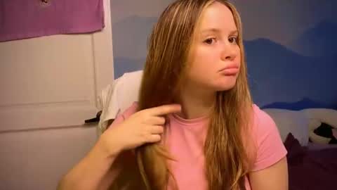 Ilona online show from 10/25/25, 06:43