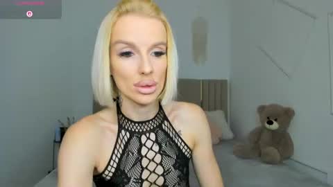 Snapshot of fallen1_angel chatting on 07/17/26, 11:31 Lana online show from 07/17/26, 11:31