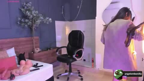 Megan    630  1330 -5 online show from 12/04/25, 12:03