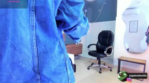 Snapshot of fallen_angel999888 chatting on 11/08/25, 12:05 Angel online show from 11/08/25, 12:05