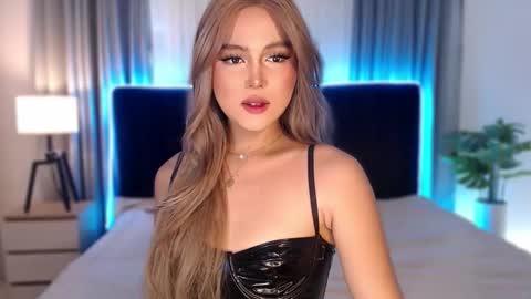 Snapshot of fallfromabove chatting on 11/30/25, 04:27 Belly Conklin online show from 11/30/25, 04:27