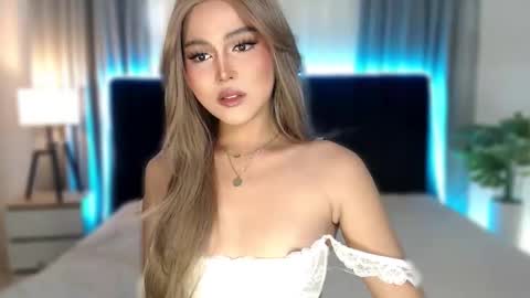 Snapshot of fallfromabove chatting on 12/01/25, 05:34 Belly Conklin online show from 12/01/25, 05:34