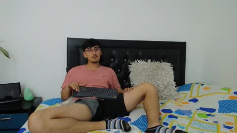 FallGays online show from 02/06/26, 10:46