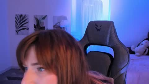 Snapshot of fameyblum chatting on 10/29/25, 11:23 fameyblum online show from 10/29/25, 11:23