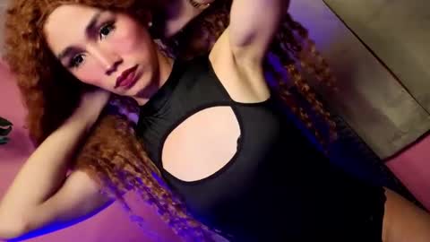 Snapshot of familystroke_twinny8 chatting on 02/21/25, 05:42 Alexandra x Alexandro online show from 02/21/25, 05:42