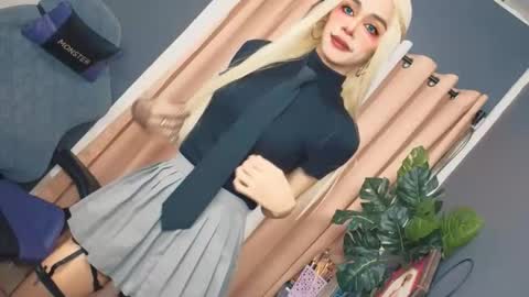 Snapshot of familystroke_twinny8 chatting on 09/13/25, 03:45 Alexandra x Alexandro online show from 09/13/25, 03:45