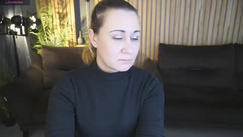 Snapshot of famousemuse chatting on 03/24/26, 02:00 famousemuse online show from 03/24/26, 02:00