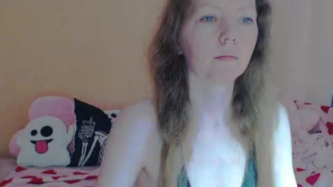 Snapshot of fanatka chatting on 04/05/26, 04:31 BUNNYGal online show from 04/05/26, 04:31