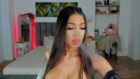 Jennifer online show from 10/06/25, 06:49