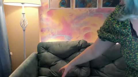 Bella online show from 12/18/25, 10:10