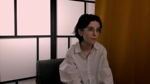 Mia online show from 12/02/24, 10:28