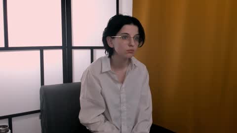 Mia online show from 12/02/24, 01:35