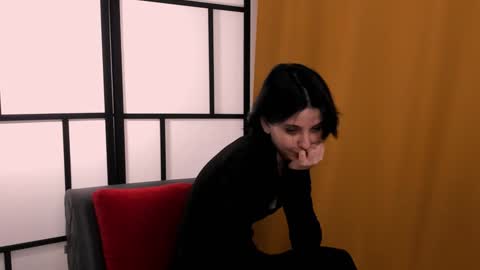 Mia online show from 12/03/24, 01:32