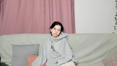 Mia online show from 12/06/24, 07:32