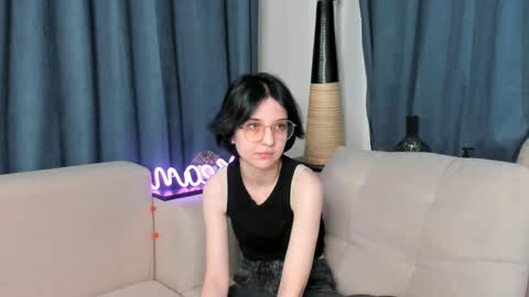 Mia online show from 12/12/24, 07:30