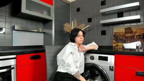 Mia online show from 12/22/24, 08:38