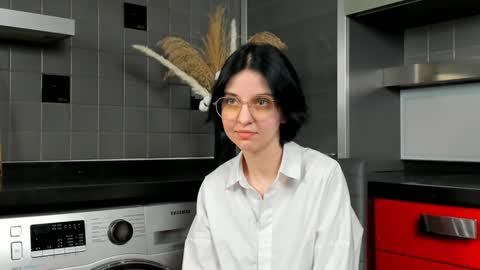 Mia online show from 12/22/24, 12:05