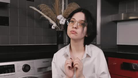 Mia online show from 12/22/24, 03:11