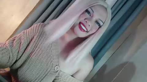 Snapshot of fantasticcock69_daniella chatting on 02/17/26, 02:57 DANIELLA - DONT FORGET TO GIVE ME A THUMBSU UP online show from 02/17/26, 02:57