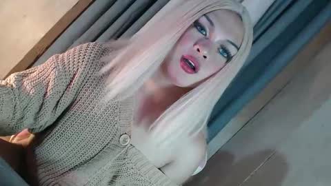 Snapshot of fantasticcock69_daniella chatting on 02/22/26, 02:13 DANIELLA - DONT FORGET TO GIVE ME A THUMBSU UP online show from 02/22/26, 02:13