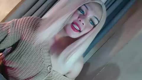 Snapshot of fantasticcock69_daniella chatting on 02/25/26, 05:39 DANIELLA - DONT FORGET TO GIVE ME A THUMBSU UP online show from 02/25/26, 05:39