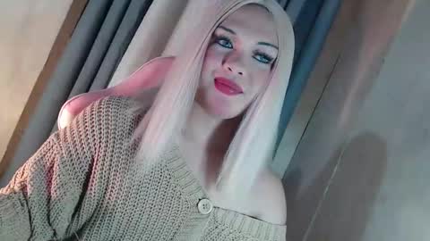 Snapshot of fantasticcock69_daniella chatting on 03/13/26, 10:38 DANIELLA - DONT FORGET TO GIVE ME A THUMBSU UP online show from 03/13/26, 10:38