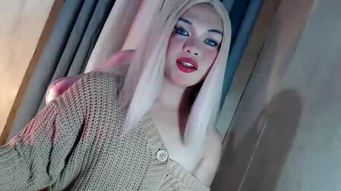 Snapshot of fantasticcock69_daniella chatting on 03/15/26, 08:09 DANIELLA - DONT FORGET TO GIVE ME A THUMBSU UP online show from 03/15/26, 08:09