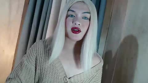 DANIELLA - DONT FORGET TO GIVE ME A THUMBSU UP online show from 04/30/26, 10:43