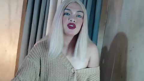 DANIELLA - DONT FORGET TO GIVE ME A THUMBSU UP online show from 04/30/26, 11:42