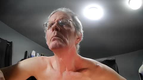 Snapshot of fantasyresort chatting on 01/12/25, 04:21 fantasyresort online show from 01/12/25, 04:21