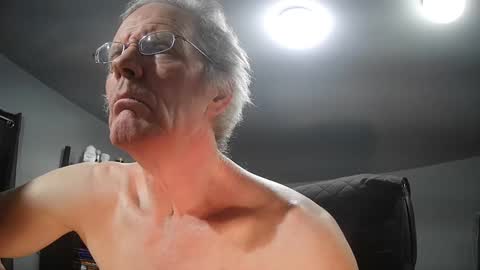 Snapshot of fantasyresort chatting on 02/13/25, 04:22 fantasyresort online show from 02/13/25, 04:22