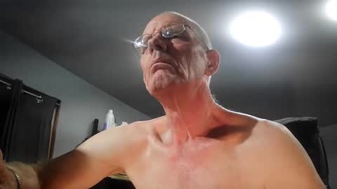 Snapshot of fantasyresort chatting on 09/15/25, 03:06 fantasyresort online show from 09/15/25, 03:06