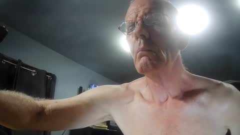 Snapshot of fantasyresort chatting on 09/30/25, 03:11 fantasyresort online show from 09/30/25, 03:11