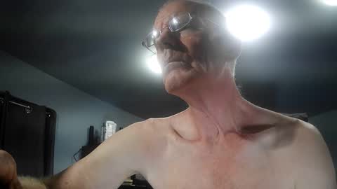 Snapshot of fantasyresort chatting on 10/02/25, 03:02 fantasyresort online show from 10/02/25, 03:02