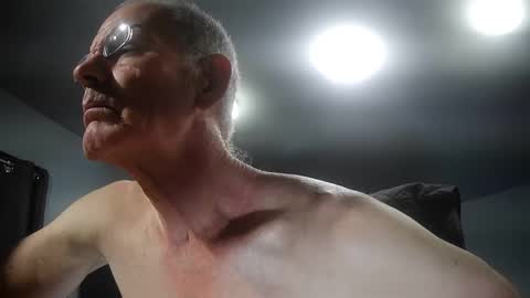 Snapshot of fantasyresort chatting on 10/06/25, 03:04 fantasyresort online show from 10/06/25, 03:04