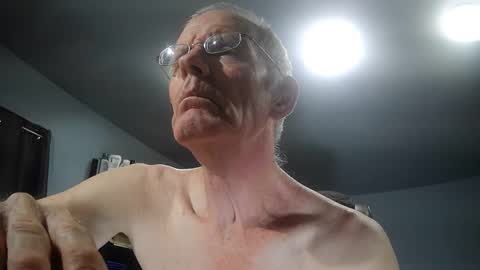 Snapshot of fantasyresort chatting on 10/26/25, 03:12 fantasyresort online show from 10/26/25, 03:12