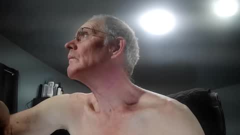 Snapshot of fantasyresort chatting on 11/01/25, 03:19 fantasyresort online show from 11/01/25, 03:19