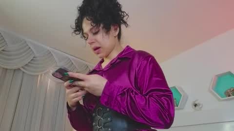 Farah online show from 11/19/25, 12:05