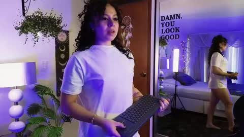 Farah online show from 11/22/25, 12:04