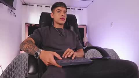 farid_jake_ online show from 02/18/25, 08:03